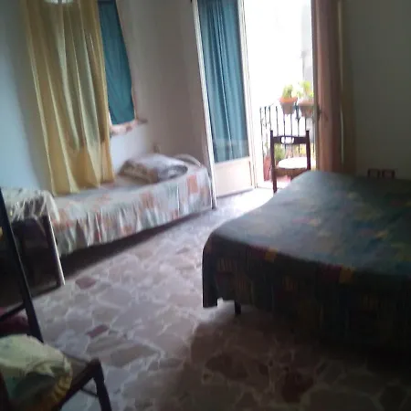 In Guest - Large Quadruple Up To Four People * تاورمينا